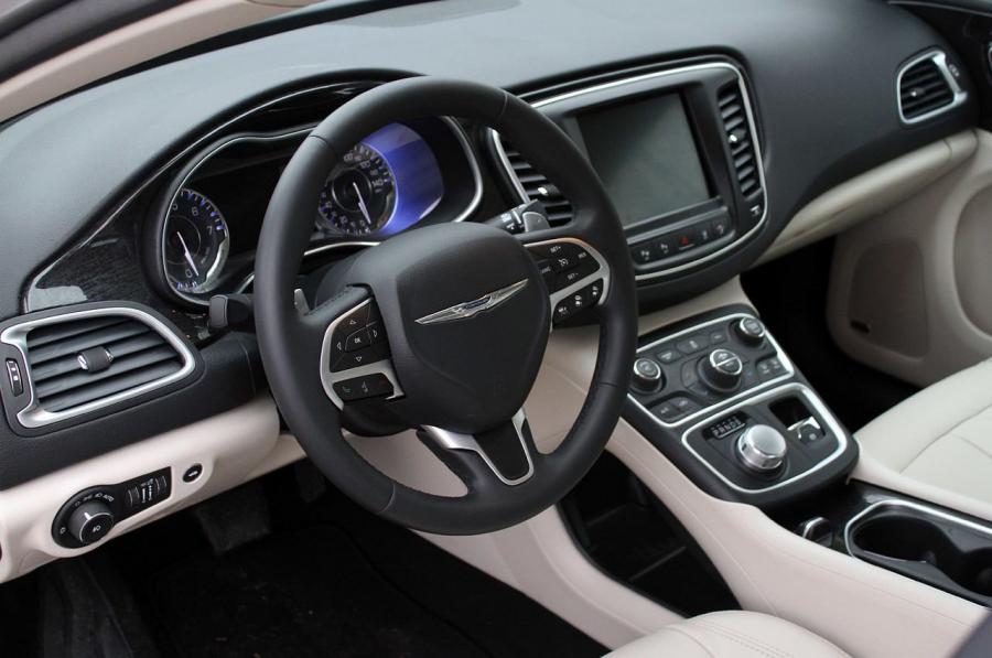  Chrysler 200 2015 года  (фото 165 из 207)